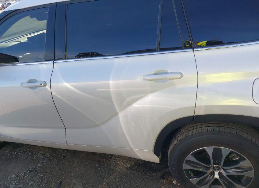Photo 15 of 2022 Toyota Highlander XLE (VIN 5TDGZRAHXNS543356)