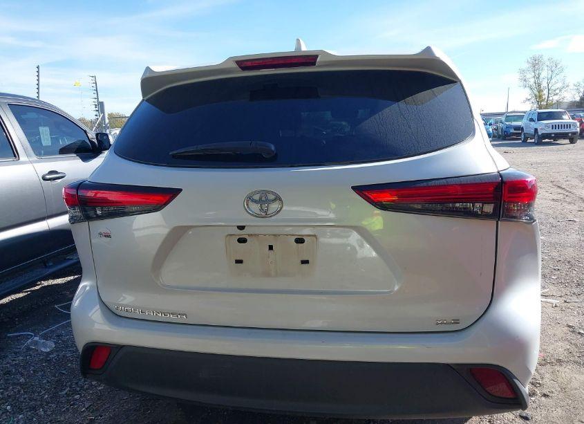 Photo 17 of 2022 Toyota Highlander XLE (VIN 5TDGZRAHXNS543356)