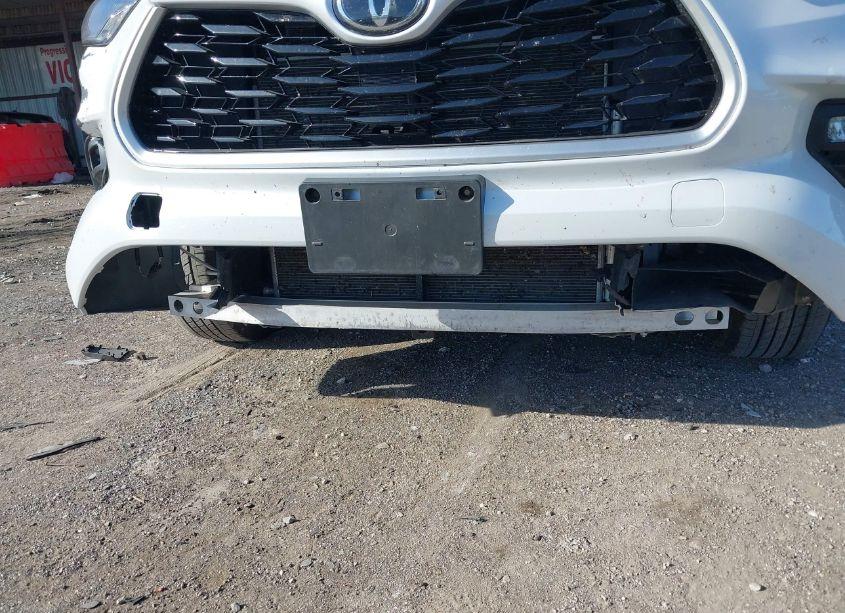 Photo 6 of 2022 Toyota Highlander XLE (VIN 5TDGZRAHXNS543356)