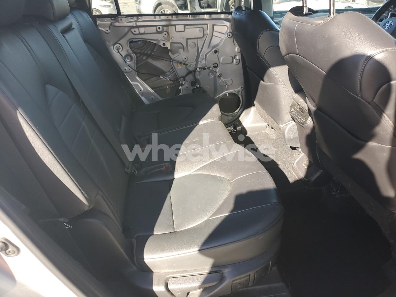 Photo 11 of 2022 TOYOTA HIGHLANDER XLE (VIN 5TDGZRAHXNS552896)