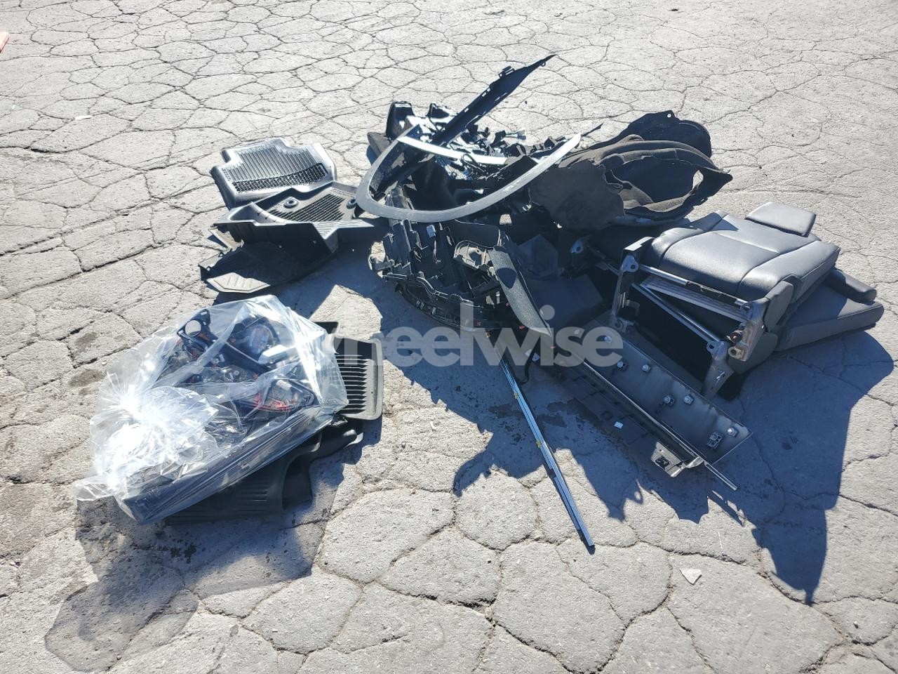 Photo 13 of 2022 TOYOTA HIGHLANDER XLE (VIN 5TDGZRAHXNS552896)