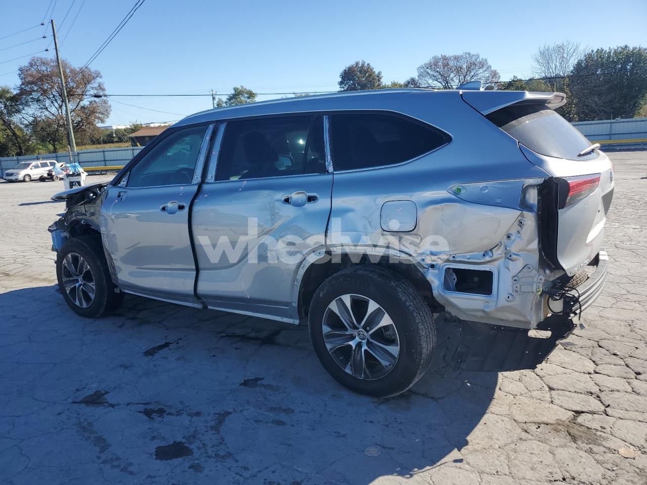 Photo 2 of 2022 TOYOTA HIGHLANDER XLE (VIN 5TDGZRAHXNS552896)
