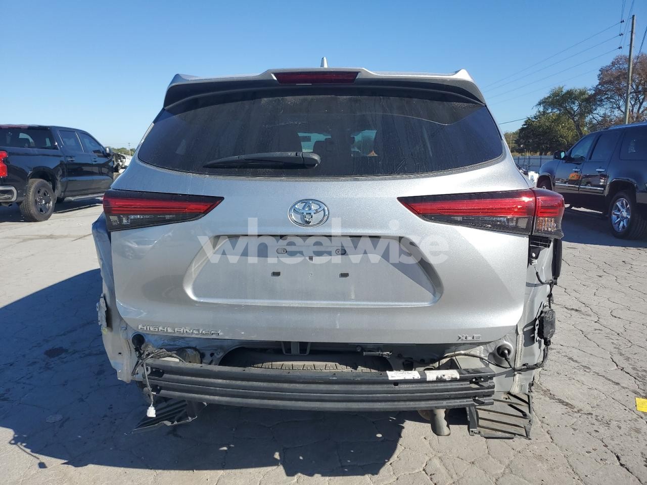 Photo 6 of 2022 TOYOTA HIGHLANDER XLE (VIN 5TDGZRAHXNS552896)