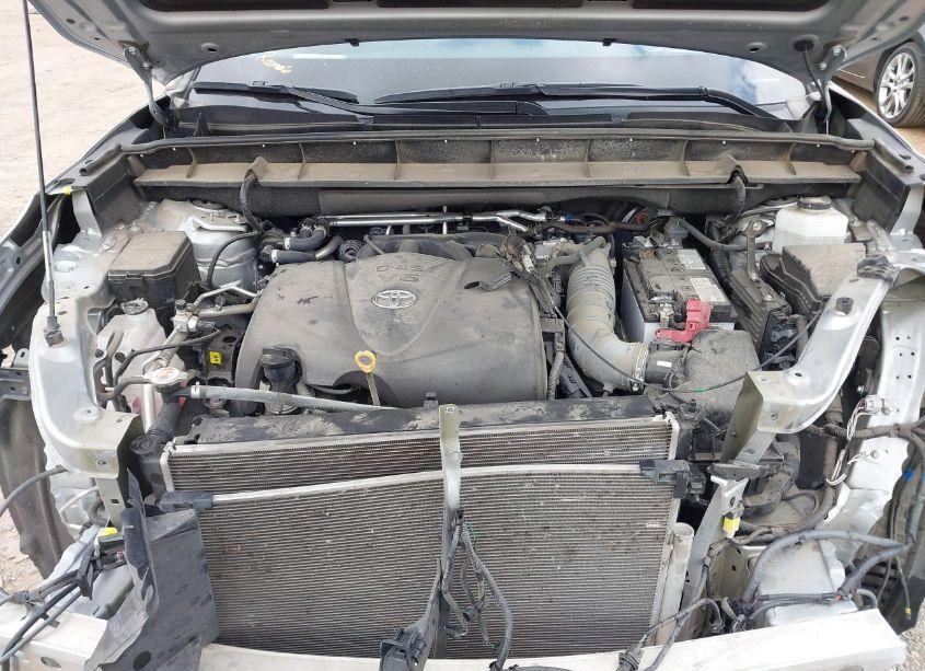 Photo 10 of 2022 Toyota Highlander XLE (VIN 5TDGZRAHXNS558066)