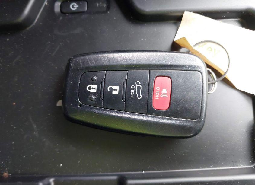 Photo 11 of 2022 Toyota Highlander XLE (VIN 5TDGZRAHXNS558066)