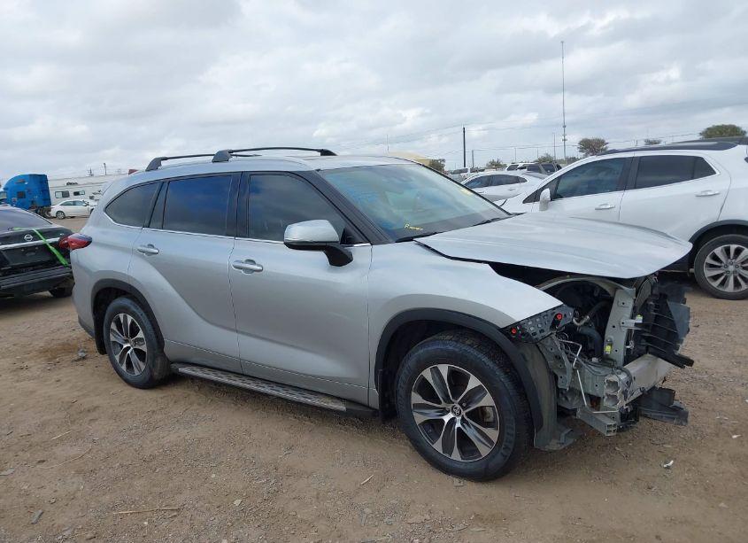 Photo 14 of 2022 Toyota Highlander XLE (VIN 5TDGZRAHXNS558066)