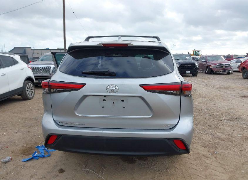 Photo 17 of 2022 Toyota Highlander XLE (VIN 5TDGZRAHXNS558066)