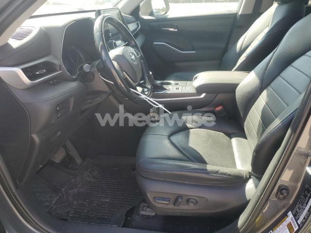 Photo 8 of 2020 TOYOTA HIGHLANDER XLE (VIN 5TDGZRBH0LS027308)