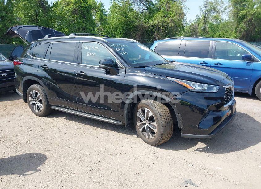 2020 Toyota Highlander XLE (VIN 5TDGZRBH0LS037336) main photo