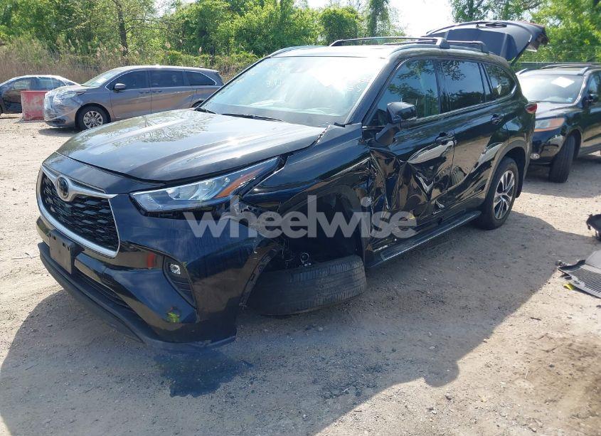 Photo 2 of 2020 Toyota Highlander XLE (VIN 5TDGZRBH0LS037336)