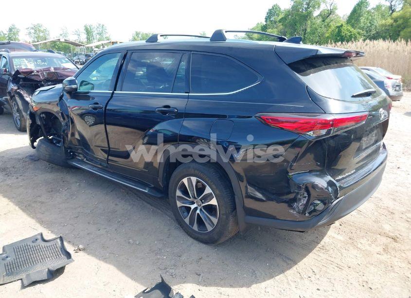 Photo 3 of 2020 Toyota Highlander XLE (VIN 5TDGZRBH0LS037336)