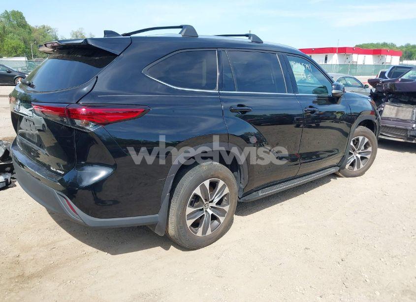 Photo 4 of 2020 Toyota Highlander XLE (VIN 5TDGZRBH0LS037336)