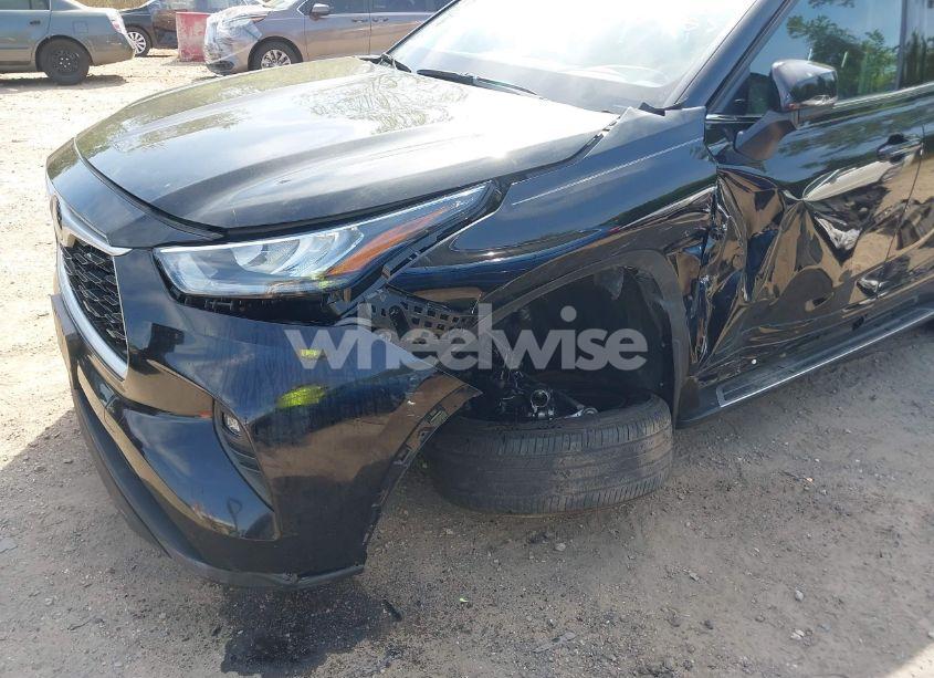 Photo 6 of 2020 Toyota Highlander XLE (VIN 5TDGZRBH0LS037336)