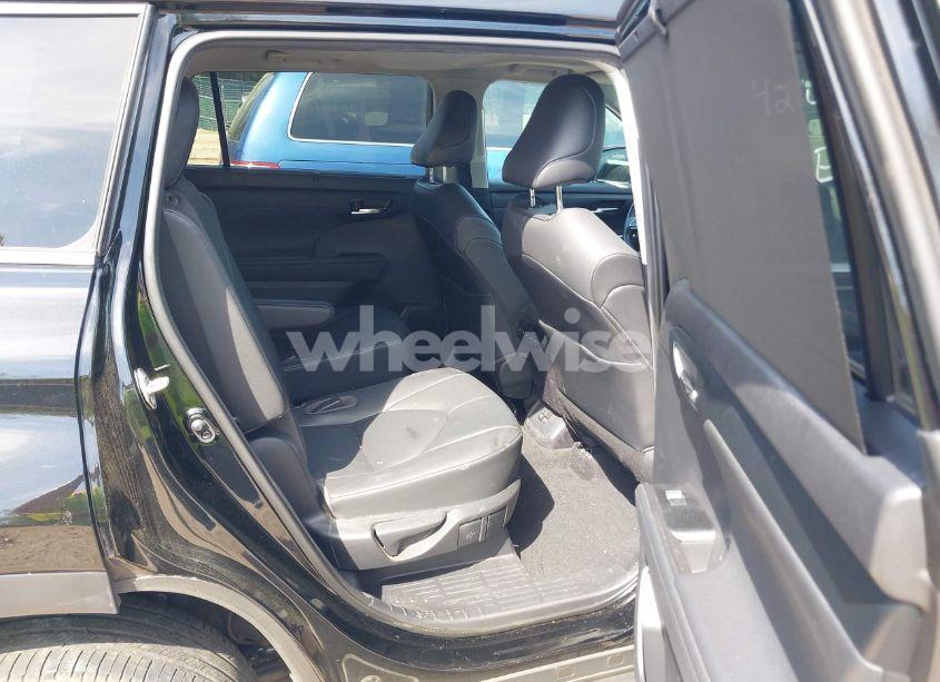 Photo 8 of 2020 Toyota Highlander XLE (VIN 5TDGZRBH0LS037336)