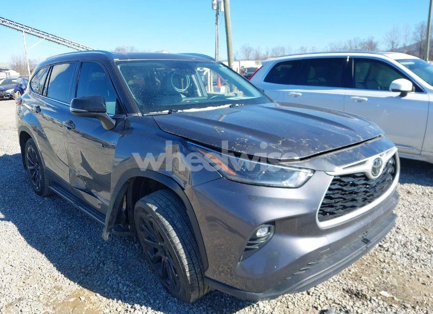 2021 Toyota Highlander XLE (VIN 5TDGZRBH0MS097540) main photo