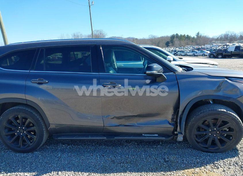 Photo 13 of 2021 Toyota Highlander XLE (VIN 5TDGZRBH0MS097540)