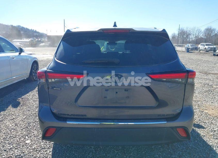 Photo 16 of 2021 Toyota Highlander XLE (VIN 5TDGZRBH0MS097540)