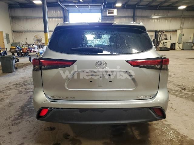 Photo 10 of 2021 TOYOTA HIGHLANDER XLE (VIN 5TDGZRBH0MS141049)