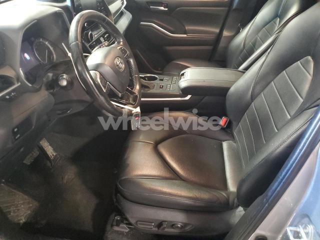 Photo 12 of 2021 TOYOTA HIGHLANDER XLE (VIN 5TDGZRBH0MS141049)