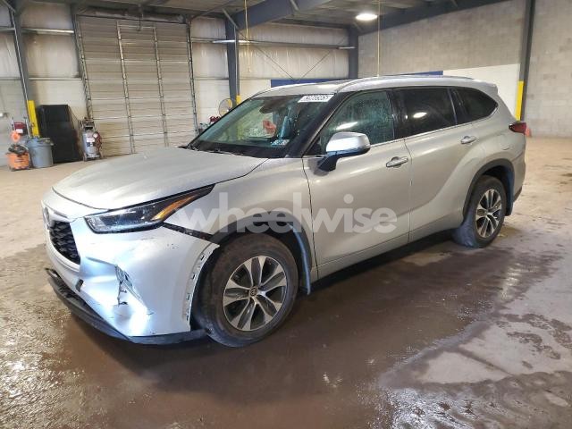 Photo 2 of 2021 TOYOTA HIGHLANDER XLE (VIN 5TDGZRBH0MS141049)