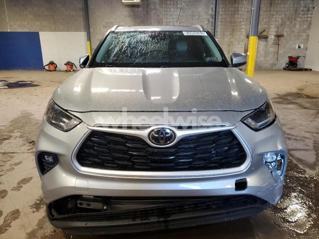 Photo 3 of 2021 TOYOTA HIGHLANDER XLE (VIN 5TDGZRBH0MS141049)