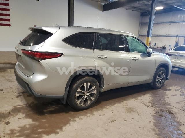 Photo 9 of 2021 TOYOTA HIGHLANDER XLE (VIN 5TDGZRBH0MS141049)