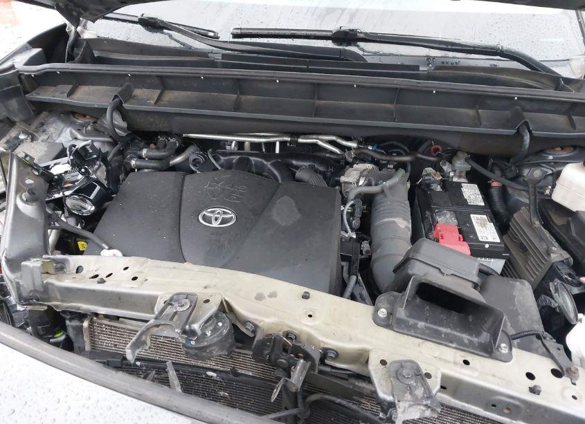 Photo 10 of 2021 Toyota Highlander XLE (VIN 5TDGZRBH0MS524554)