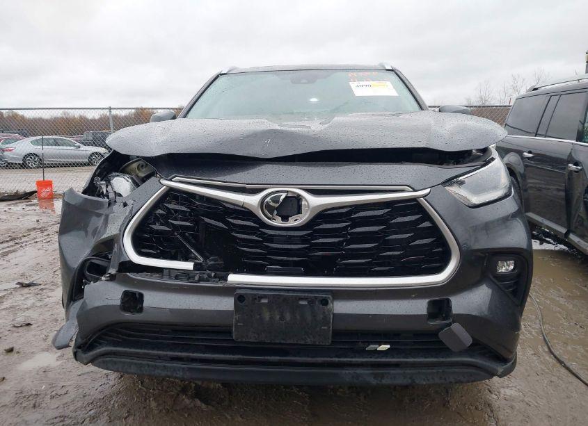 Photo 12 of 2021 Toyota Highlander XLE (VIN 5TDGZRBH0MS524554)
