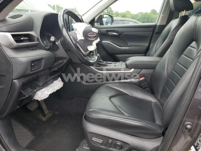 Photo 11 of 2022 TOYOTA HIGHLANDER XLE (VIN 5TDGZRBH0NS169760)