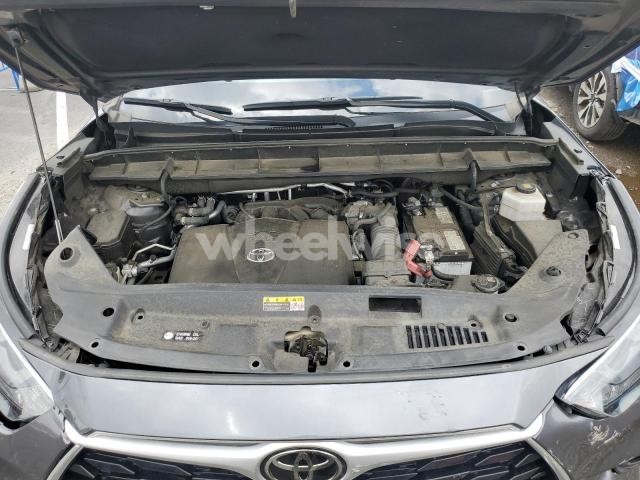 Photo 2 of 2022 TOYOTA HIGHLANDER XLE (VIN 5TDGZRBH0NS169760)