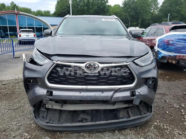 Photo 4 of 2022 TOYOTA HIGHLANDER XLE (VIN 5TDGZRBH0NS169760)