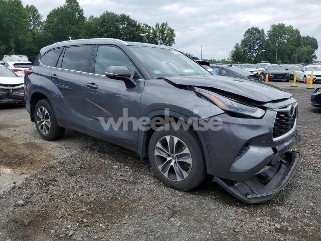 Photo 5 of 2022 TOYOTA HIGHLANDER XLE (VIN 5TDGZRBH0NS169760)