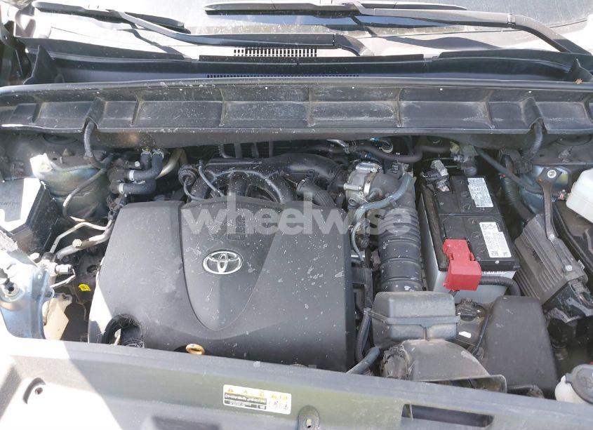 Photo 10 of 2022 Toyota Highlander XLE (VIN 5TDGZRBH0NS208895)