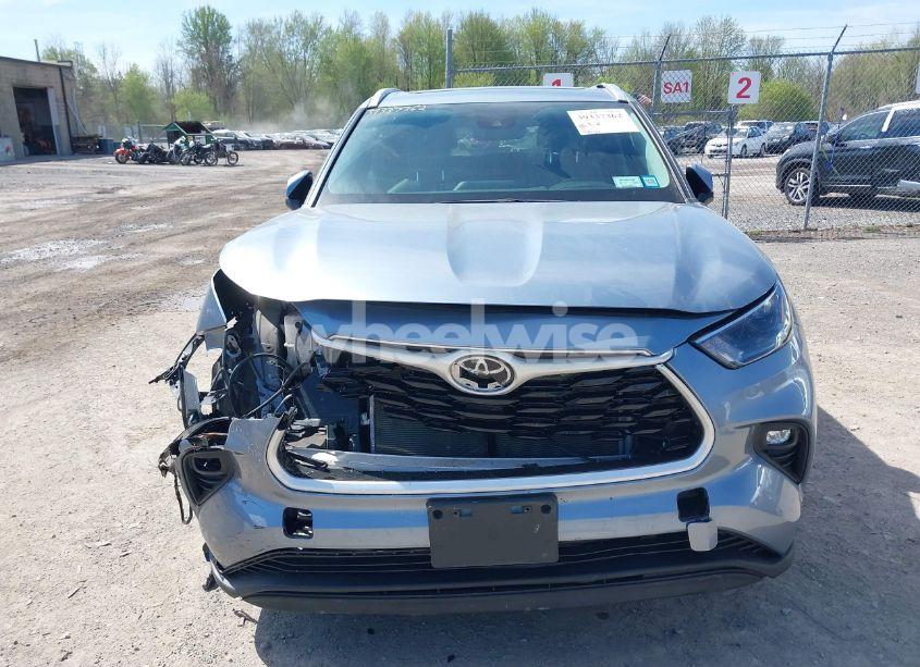 Photo 12 of 2022 Toyota Highlander XLE (VIN 5TDGZRBH0NS208895)