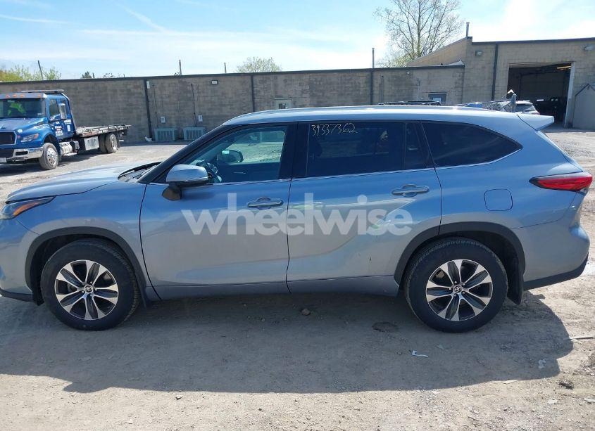 Photo 14 of 2022 Toyota Highlander XLE (VIN 5TDGZRBH0NS208895)