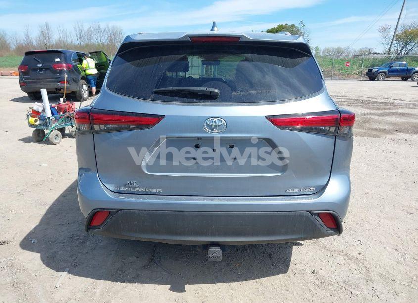 Photo 16 of 2022 Toyota Highlander XLE (VIN 5TDGZRBH0NS208895)