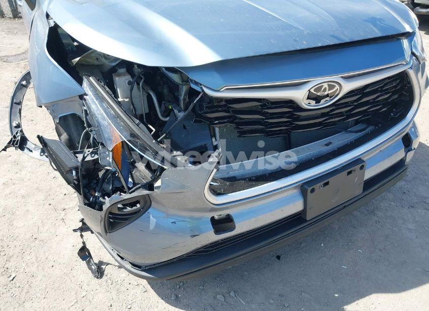 Photo 6 of 2022 Toyota Highlander XLE (VIN 5TDGZRBH0NS208895)