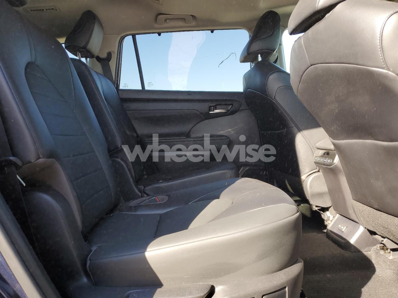 Photo 11 of 2022 TOYOTA HIGHLANDER XLE (VIN 5TDGZRBH0NS571651)