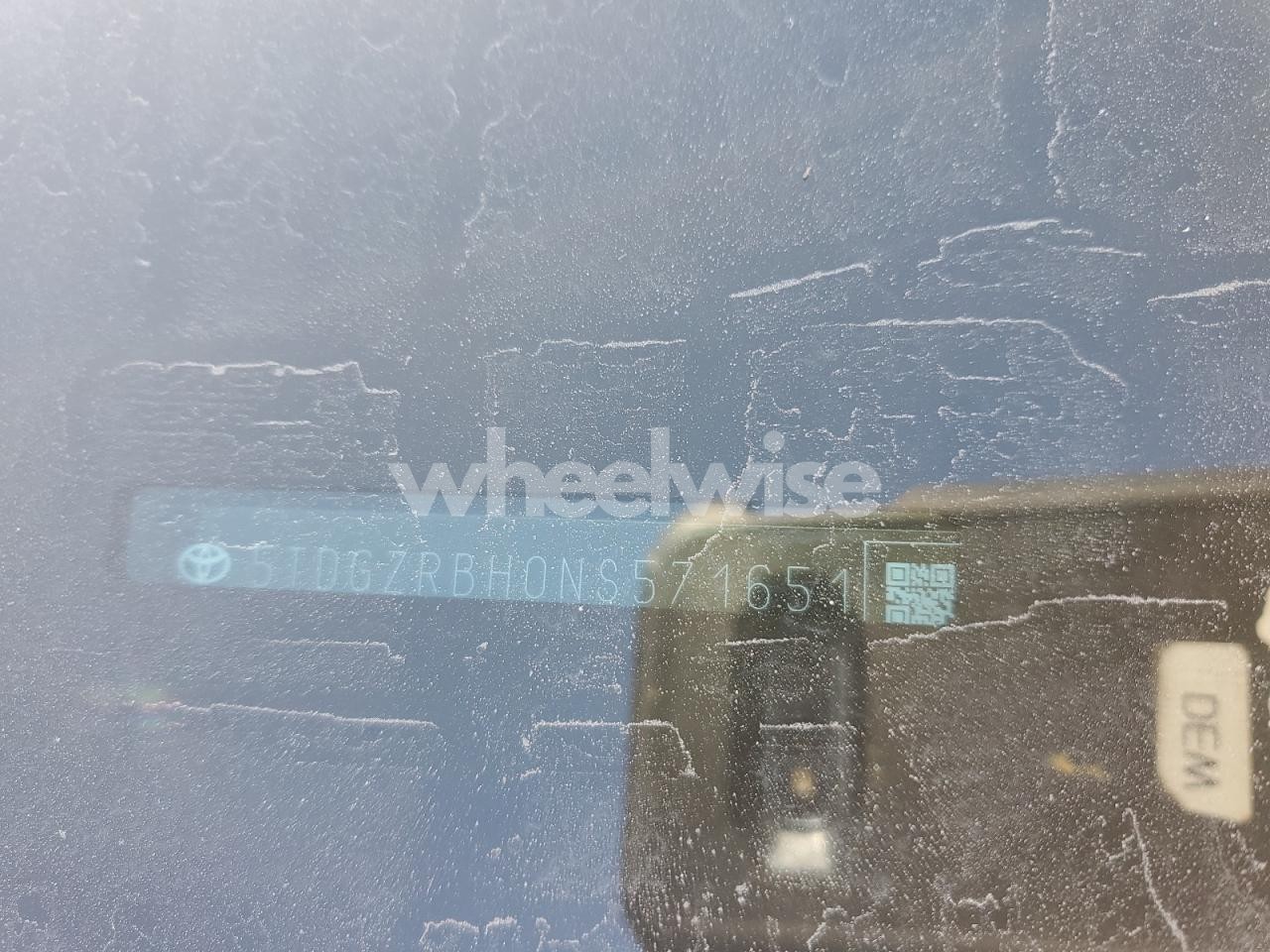 Photo 13 of 2022 TOYOTA HIGHLANDER XLE (VIN 5TDGZRBH0NS571651)