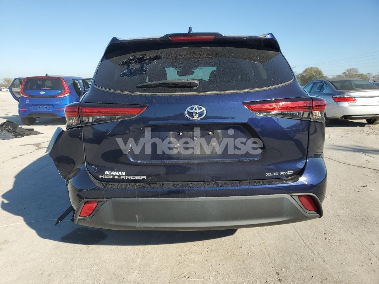 Photo 6 of 2022 TOYOTA HIGHLANDER XLE (VIN 5TDGZRBH0NS571651)
