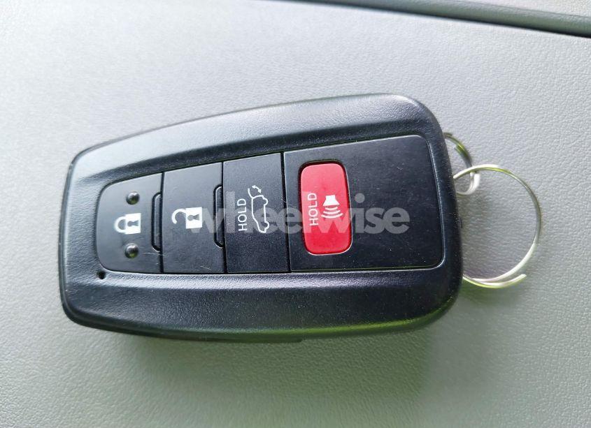 Photo 11 of 2022 Toyota Highlander XLE (VIN 5TDGZRBH0NS581130)