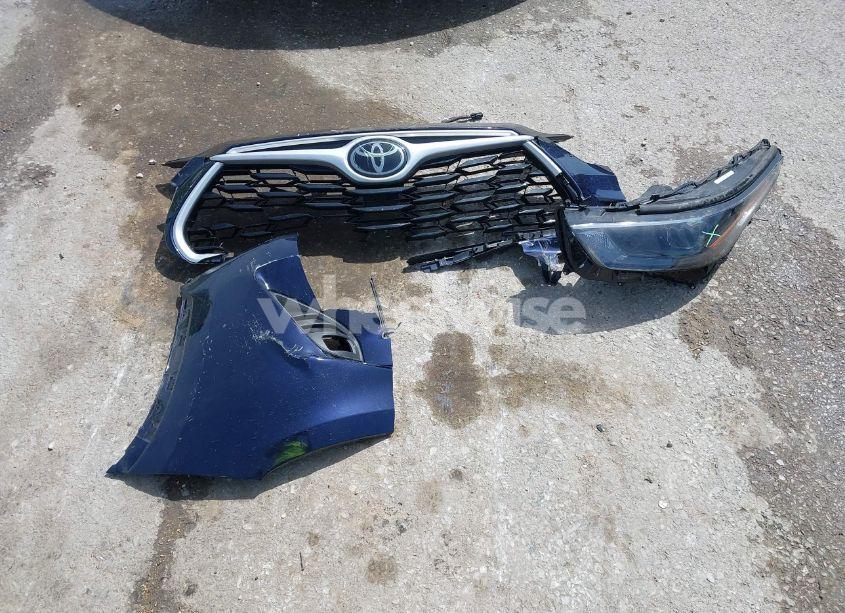 Photo 12 of 2022 Toyota Highlander XLE (VIN 5TDGZRBH0NS581130)