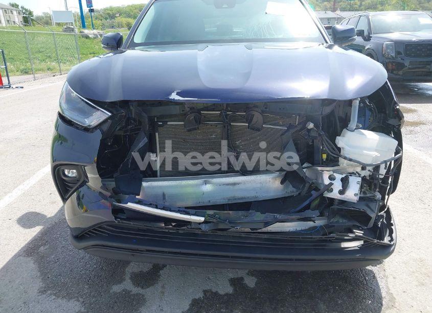 Photo 13 of 2022 Toyota Highlander XLE (VIN 5TDGZRBH0NS581130)