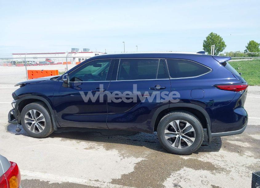 Photo 15 of 2022 Toyota Highlander XLE (VIN 5TDGZRBH0NS581130)