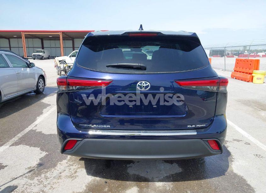Photo 17 of 2022 Toyota Highlander XLE (VIN 5TDGZRBH0NS581130)