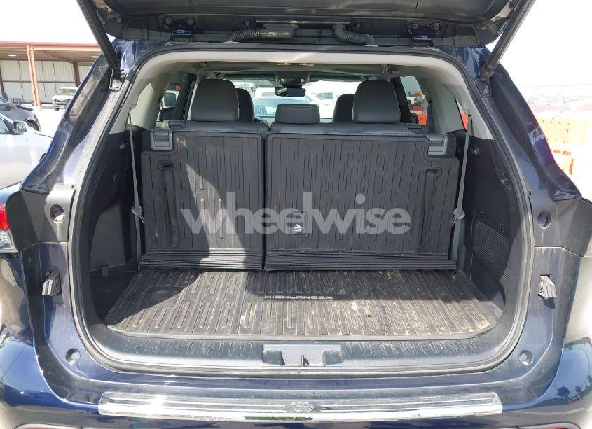 Photo 19 of 2022 Toyota Highlander XLE (VIN 5TDGZRBH0NS581130)