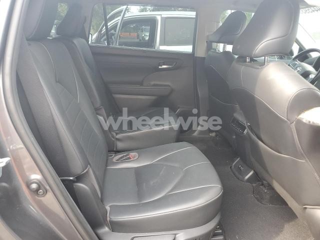 Photo 5 of 2020 TOYOTA HIGHLANDER XLE (VIN 5TDGZRBH1LS010274)