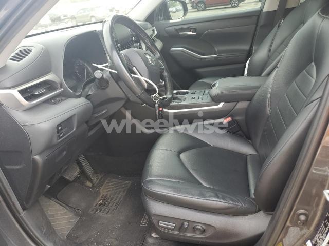 Photo 8 of 2020 TOYOTA HIGHLANDER XLE (VIN 5TDGZRBH1LS010274)