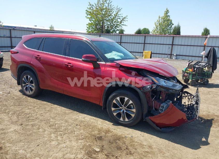 2020 Toyota Highlander XLE (VIN 5TDGZRBH1LS024062) main photo