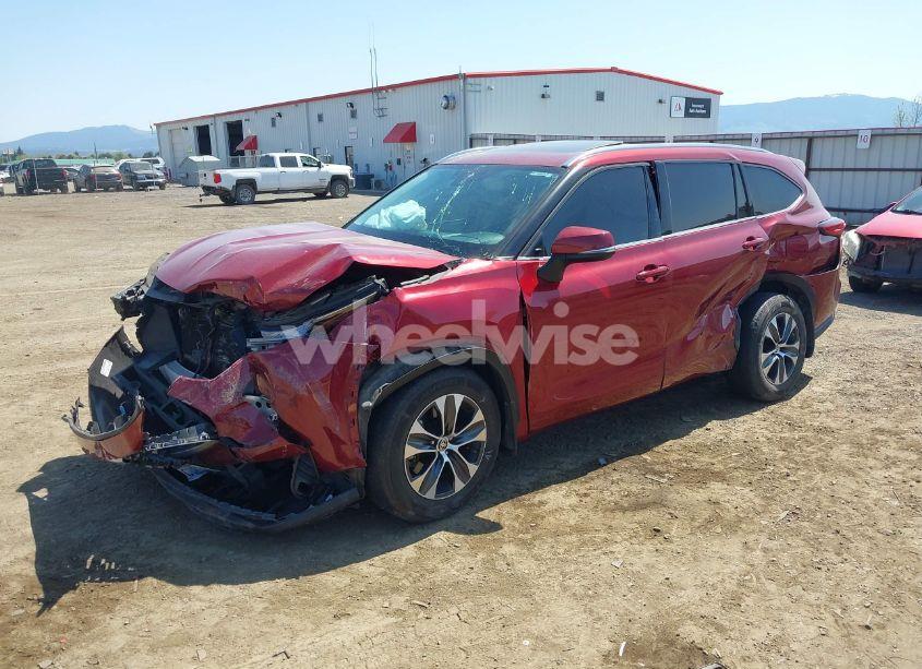 Photo 2 of 2020 Toyota Highlander XLE (VIN 5TDGZRBH1LS024062)